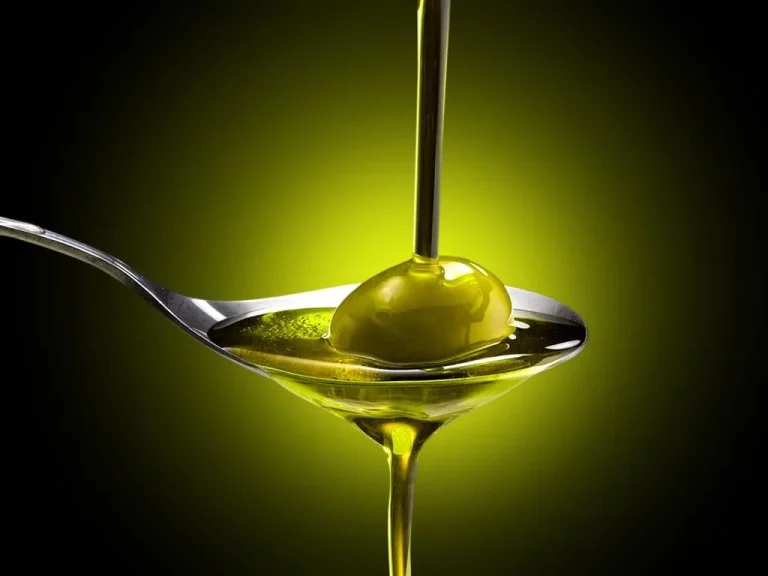 El impacto del buen clima no detiene la escalada de precios del aceite de oliva