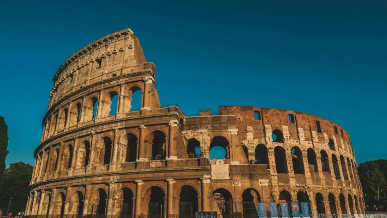 El truco que usaban en la Antigua Roma para limpiarse en el baño mejor que el papel higiénico