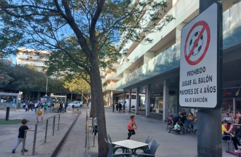 La señal de una plaza de España que ha indignado a todo Twitter
