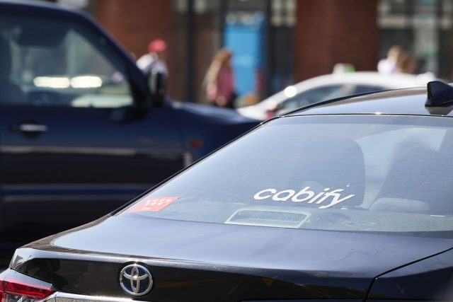 Los Conductores De Cabify, Uber Y Bolt Encaran La Crucial Negociación Del Convenio