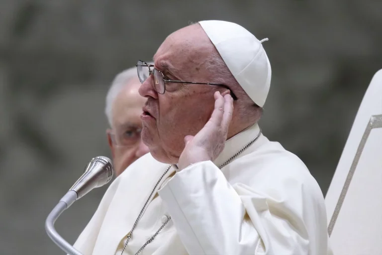 El Papa en la Bienal de Venecia ante 80 reclusas: «Nadie quita la dignidad de la persona, nadie»