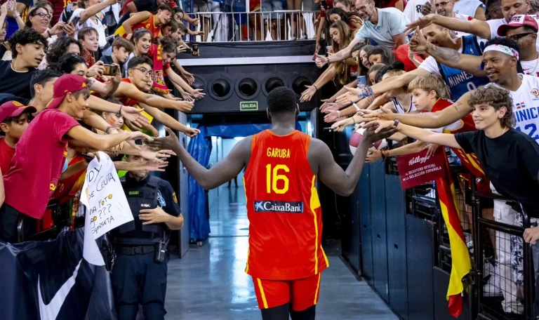 Usman Garuba da su primer golpe en Los Warriors