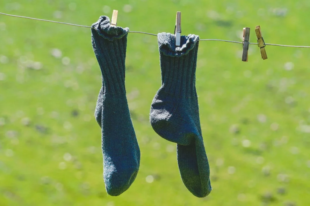 Un estudio explica el misterio de los calcetines que desaparecen en la lavadora