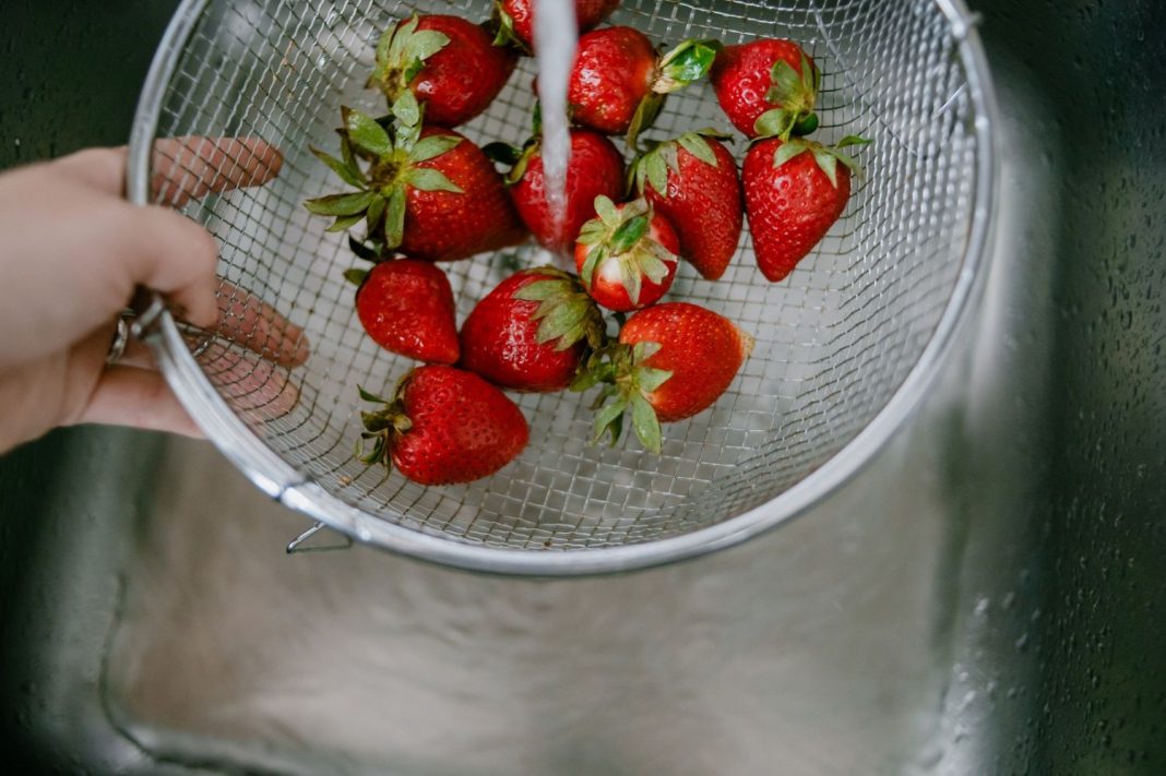 La polémica en torno a las fresas: ¿cómo lavarlas correctamente?