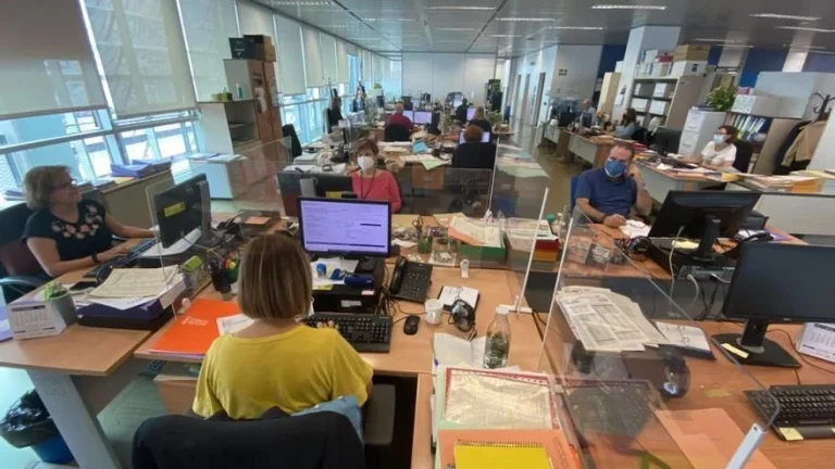 Los funcionarios celebran el Día del Trabajador con un minúsculo incremento de sueldo