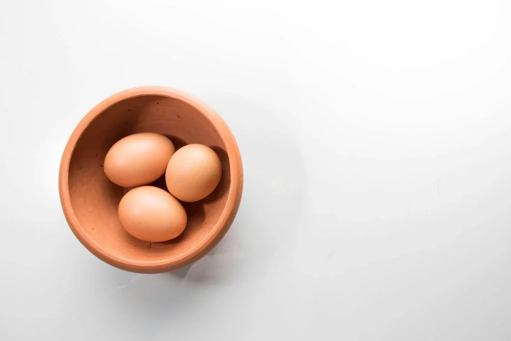 Por Qué No Debes Cascar Un Huevo En La Encimera O En El Plato Al Cocinar