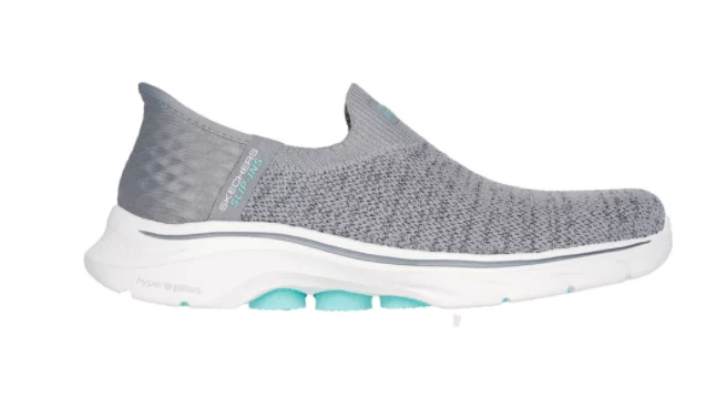 Estas sandalias cómodas de Skechers son ideales para mujeres que quieran vestir juvenil con más de 50 años