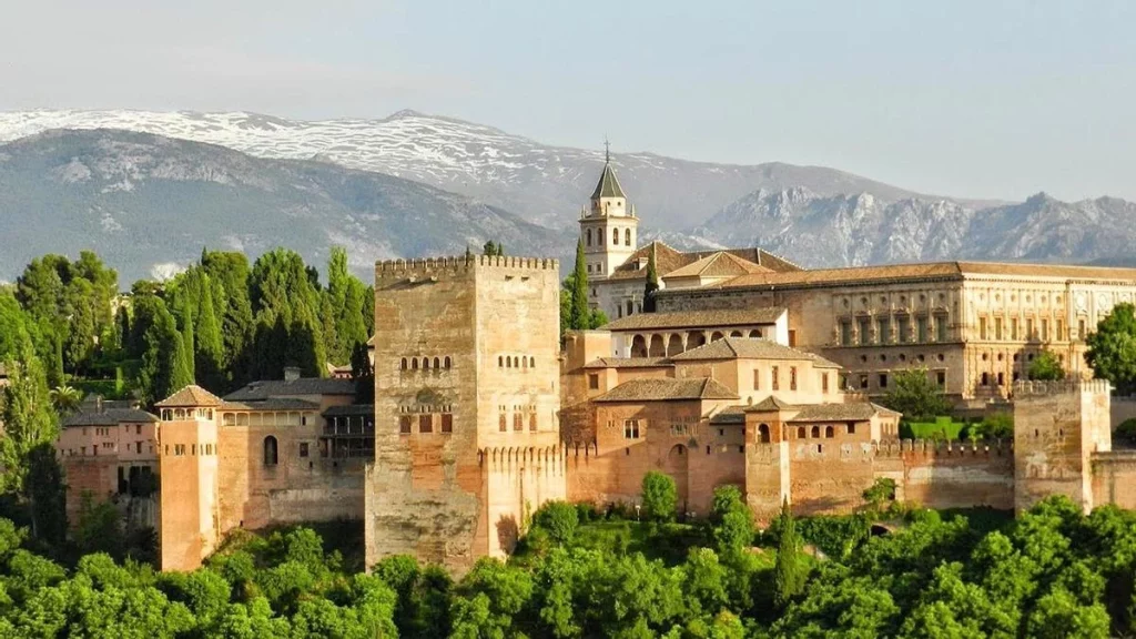 Características Y Curiosidades De La Alhambra De Granada