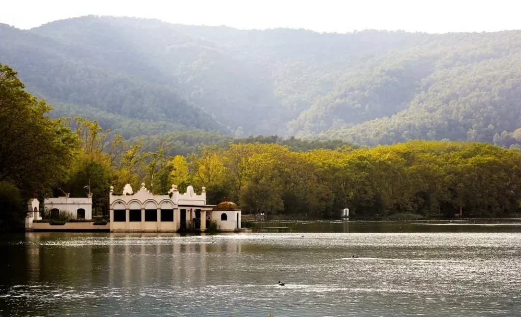 La Superstición Que Persigue Al Lago De Banloyes En Cataluña 