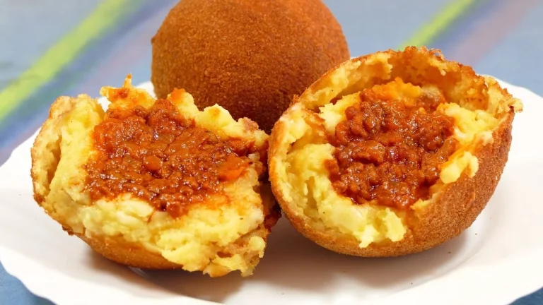 Bombas de patata rellenas de carne, una explosión para el paladar