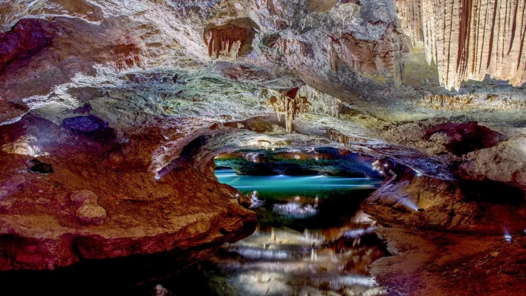 ¿Por qué deberías visitar Las Cuevas de San José?