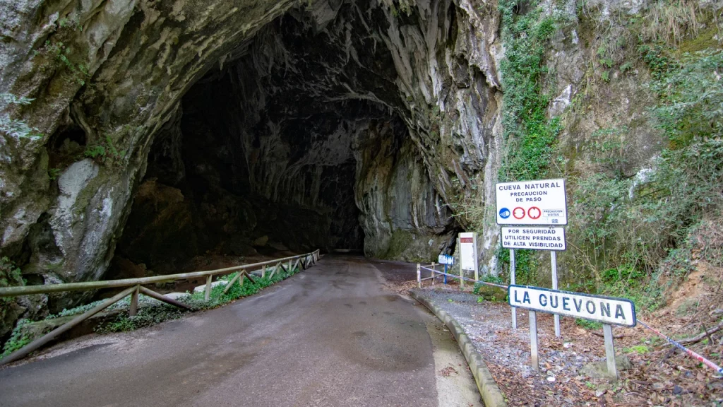 ¿Qué Hacer En Este Pueblo Una Vez Que Se Recorre El Interior De La Cueva?