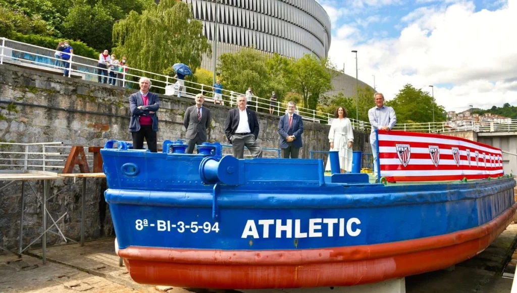 Colas Kilométricas Para Ver La Gabarra Con Los Jugadores Del “Famoso” Athletic 1 Gabarra