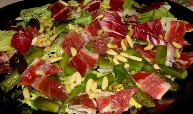 ensalada de esparragos y jamon