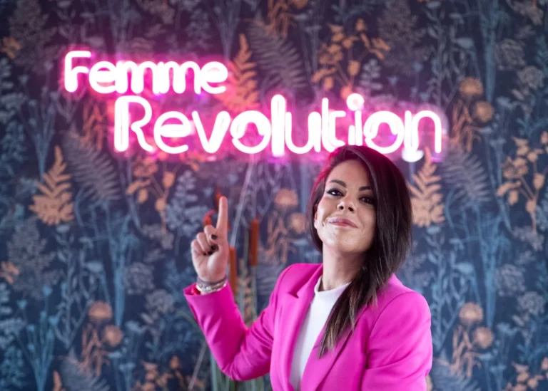 La ‘influencer’ de finanzas y autora Laura Encina lanza “Femme Revolution”, el único Podcast donde las mujeres cambian las reglas del juego