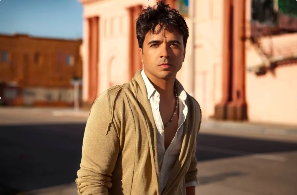 Luis Fonsi Se Hace Espacio En La Escena De Latinoamérica 