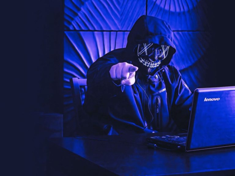 El truco que aprovechan los hackers para abrir cerraduras y robar en los hoteles