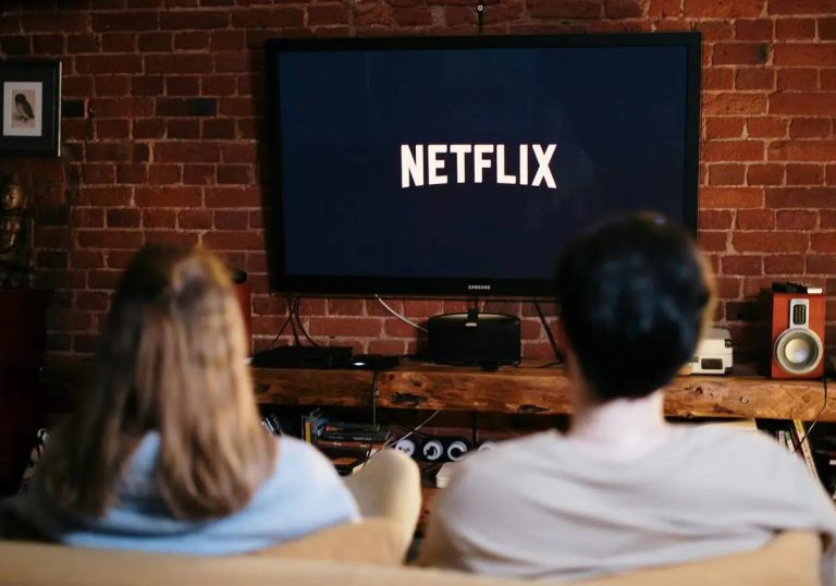 Netflix recupera una de las mejores series de la historia, con 8 Globos de Oro, para su catálogo