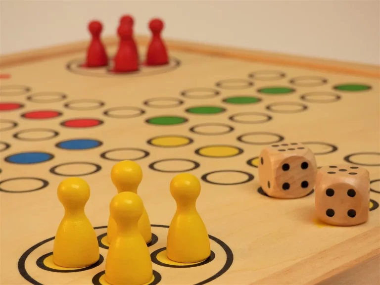 Cómo combatir el aburrimiento: 5 juegos de mesa para compartir en familia