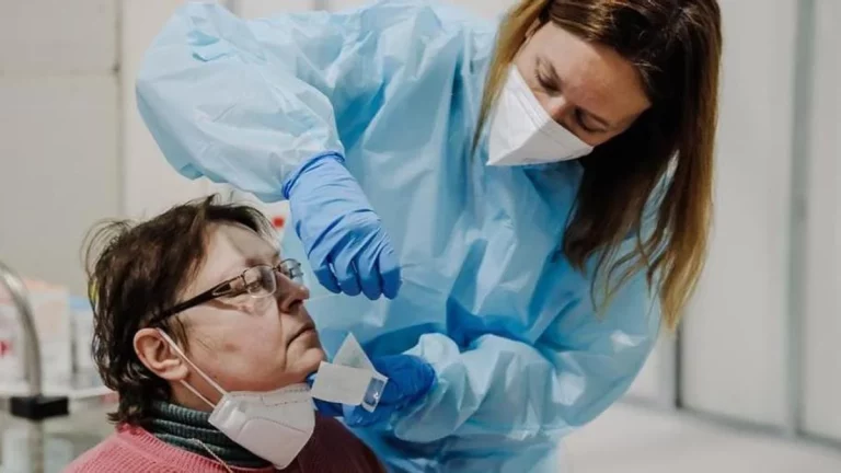 Médicos españoles explican uno de los misterios del Covid persistente