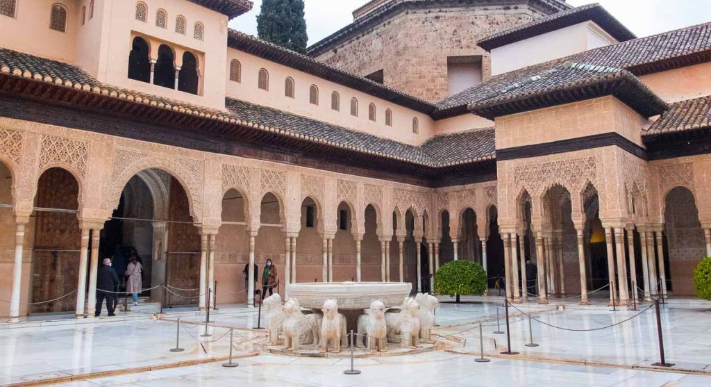 ¿De Dónde Proviene El Nombre De La Alhambra De Granada? 