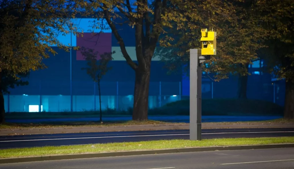 El Mito Que No Se Extingue: ¿Los Radares De La Dgt No Multan De Noche?
