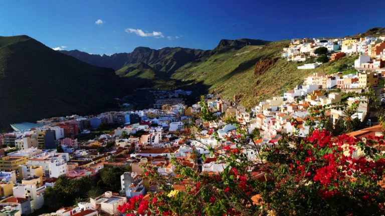 Escápate del bullicio: los 3 pueblos más tranquilos y bonitos de España para una escapada perfecta