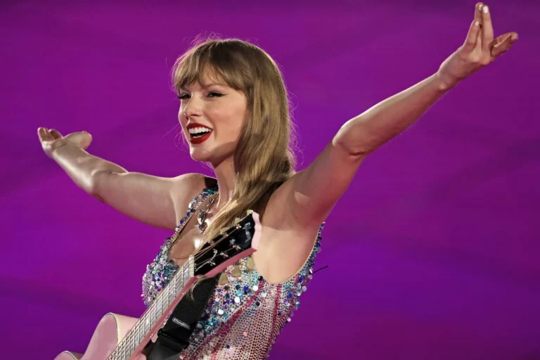 Taylor Swift la monta en un bar de Londres y sus dueños no se lo creen