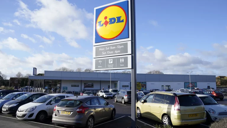 Lidl sorprende con un pantalón de lino a tres colores, cómodo y suave, por menos de 10 euros