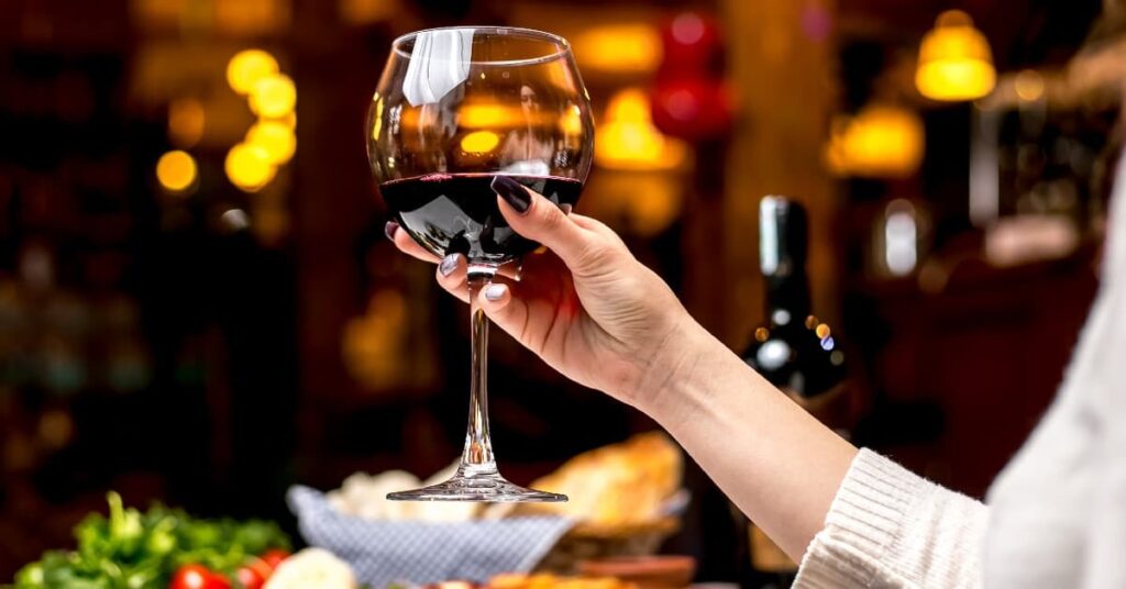 Conoce La Ruta Del Txakoli, El Mejor Vino A 20 Minutos De Bilbao 2 Bilbao, La Tierra Del Mejor Vino Del País