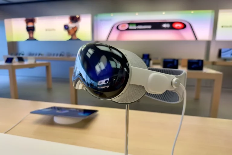 El último fracaso de Apple tiene trampa: las Vision Pro no las compra nadie, pero esconde un triunfo