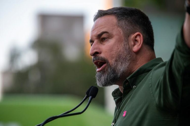 Abascal acusa a Sánchez de empobrecer a los españoles y le recomienda irse «al rincón de pensar otros cinco días»