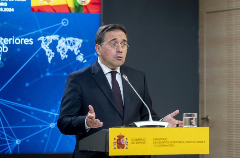 Albares cree que los traslados de migrantes a terceros países «no garantiza seguridad en fronteras ni DDHH»