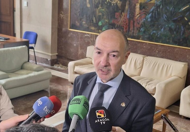 Beltrán cree que Azcón relega a los aragoneses a ser «ciudadanos de segunda» al no asistir a la Bilateral con el Estado