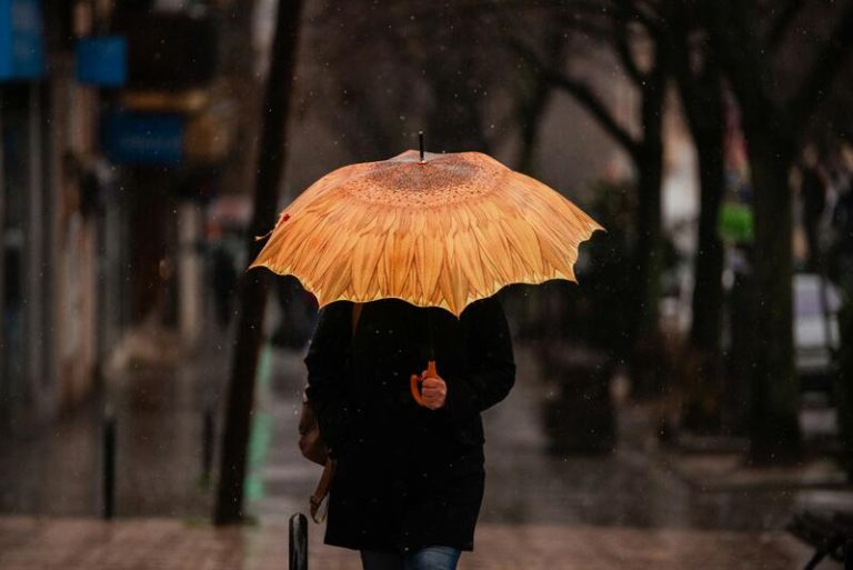 El tiempo: las lluvias seguirán en el norte y suben las temperaturas en la vertiente atlántica peninsular y Canarias