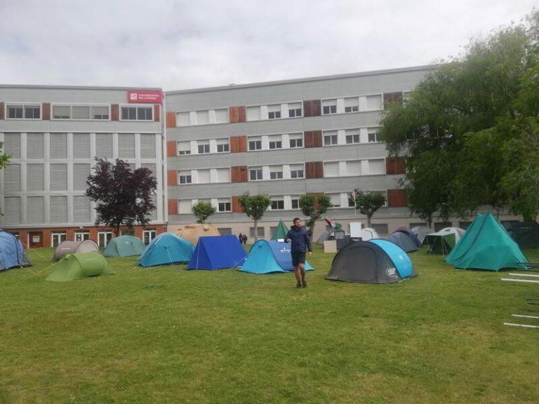 La acampada por Palestina en La Rioja sigue creciendo una semana después de instalarse en la UR