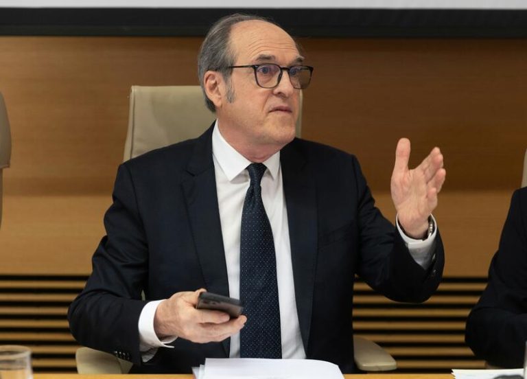El Defensor del Pueblo confirma en el Congreso «un informe singular» sobre la violencia vicaria