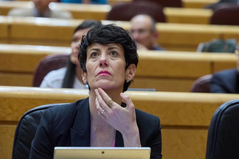 Elma Saiz censura que «el PP se abra a Meloni» y opina que lanza un «mensaje clarividente»