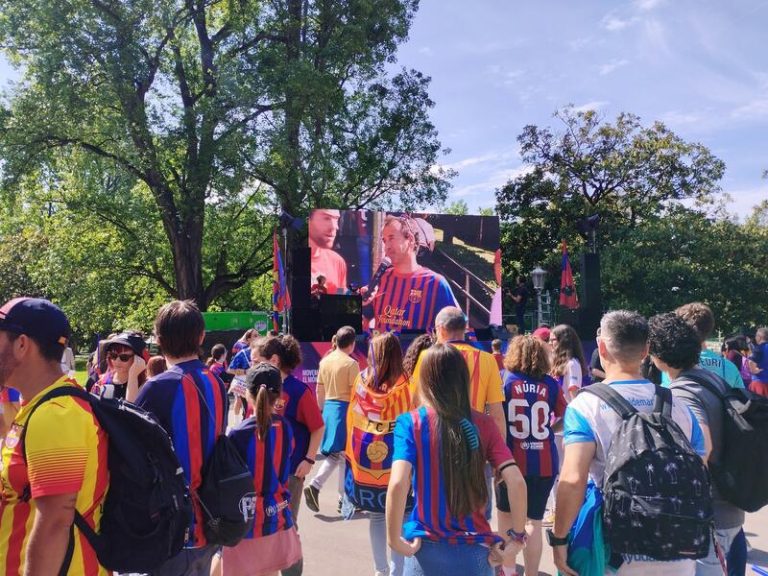 Miles de aficionados llenan las calles de Bilbao para disfrutar de la final femenina de la Champions League