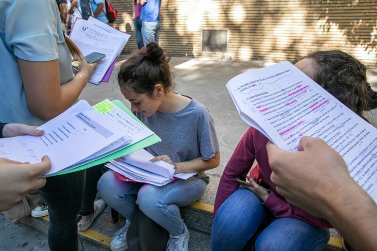 Expertos en educación aconsejan que la EBAU se prepare con apoyo de los padres, un buen ambiente de estudio y descansos
