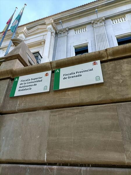 Una anciana se enfrenta a dos años de prisión por agredir a un policía en el aeropuerto de Granada