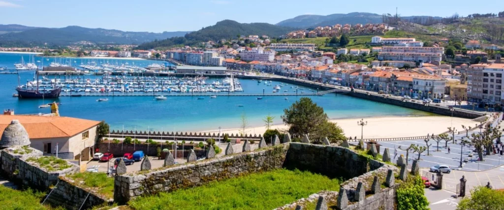 Galicia Te Espera: Los 3 Pueblos Más Bonitos Que Te Dejarán Encantado 2 Baiona, Uno De Los Pueblos Que Más Visitantes Alberga En Galicia