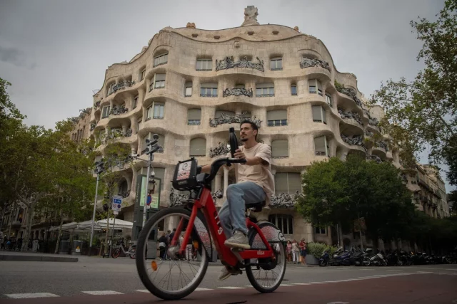 Barcelona Y Valencia, Las Únicas Ciudades Españolas Que Se Entregan A Los Ciclistas