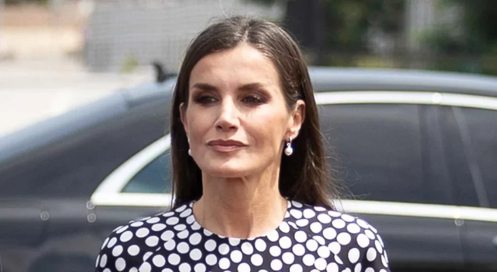 El Suceso De La Reina Letizia, Una Peluca Y La Foto Que Le Obligó A Borrar A Una Señora