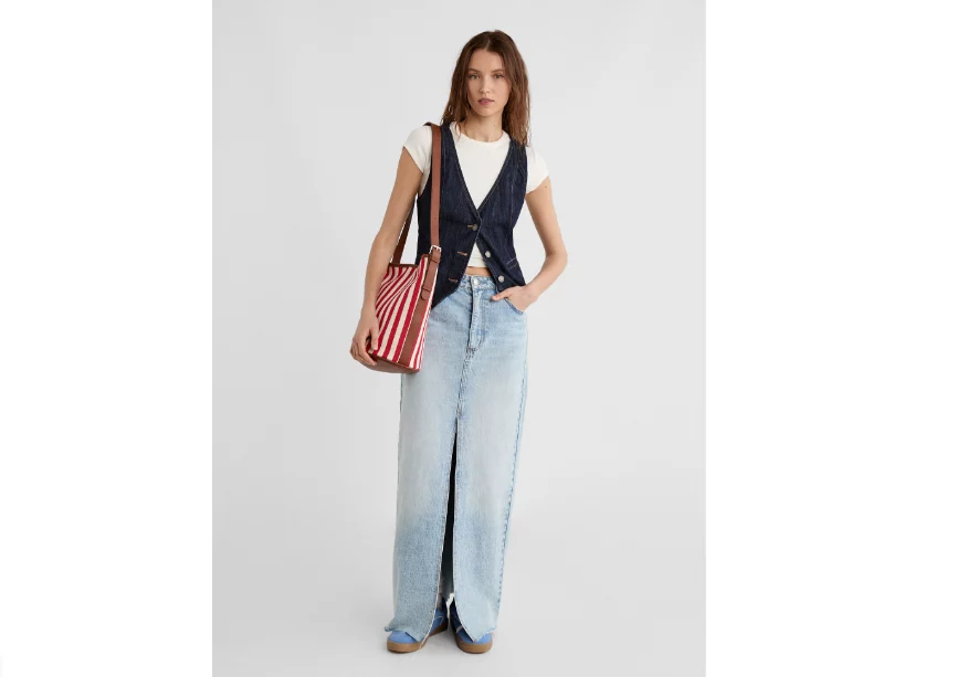 El bolso bucket que arrasa esta temporada lo tienen Stradivarius, Zara y Parfois