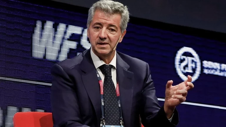 Gil Marín vuelve a tropezar con Laporta en el mercado de fichajes