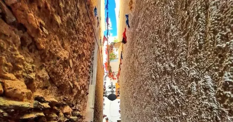 Este es el lugar que tiene la calle más estrecha de toda España
