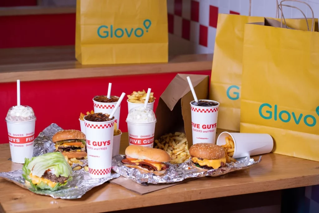 Europapress 3981597 Five Guys Espana Glovo