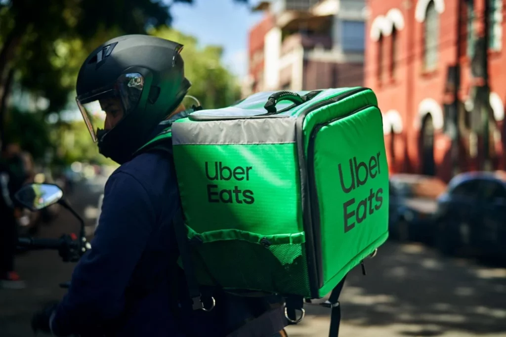 Europapress 5483785 Repartidor Uber Eats Moto