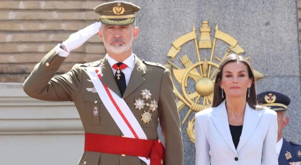 El suceso de la reina Letizia, una peluca y la foto que le obligó a borrar a una señora